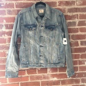 NWT men’s light wash jean jacket from GAP